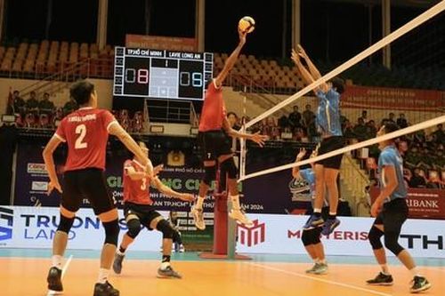 Giải bóng chuyền Công an TPHCM mở rộng: Đội TPHCM hạ Long An, sáng cửa vào bán kết