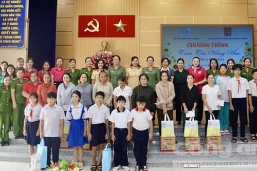 Quận 8: Tổ chức Ngày hội pháp luật và chăm lo cho phụ nữ, trẻ em