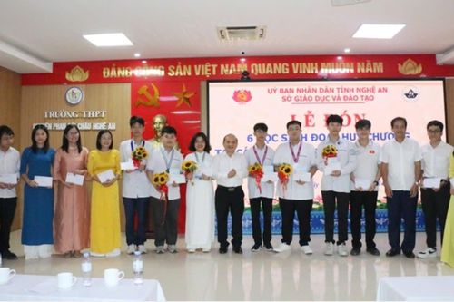 Nghệ An chi hơn 2,7 tỷ đồng khen thưởng học sinh đoạt giải quốc gia, quốc tế