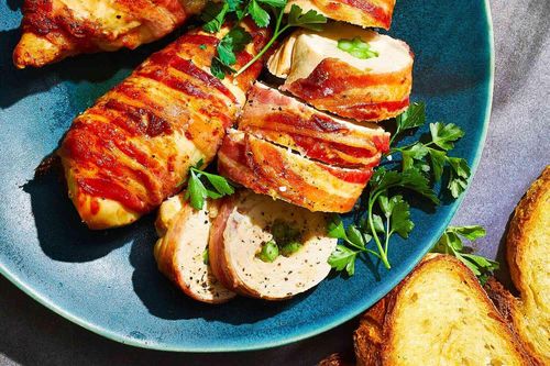 Cách làm món ức gà cuộn phô mai lạ miệng