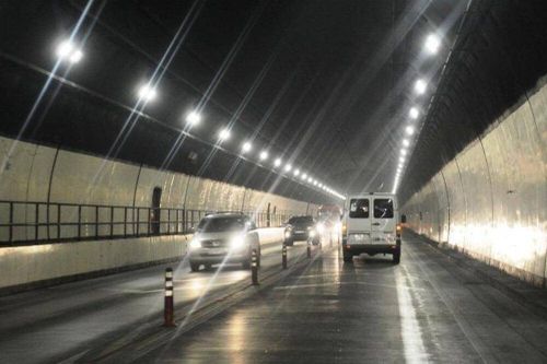 Xe ô tô không bật đèn chiếu sáng trong hầm đường bộ bị phạt bao nhiêu tiền?