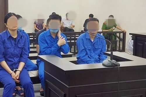 Nhóm nhân viên sân bay Nội Bài lĩnh án vì vận chuyển thuê sừng tê giác, ngà voi
