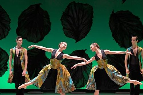 Nghệ sĩ Pháp biểu diễn ballet 'The Seasons' giữa lòng Hà Nội
