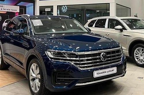 Giá lăn bánh Volkswagen Touareg mới nhất giảm sốc 400 triệu đồng kèm siêu ưu đãi, rẻ hơn hẳn Mercedes-Benz GLE 450, BMW X5, cơ hội chưa từng có để sở hữu xe sang
