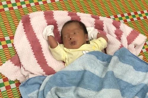 Xót xa cháu bé bị bỏ rơi cùng mảnh giấy ghi nội dung nhờ nuôi giúp