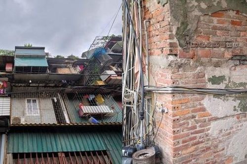 'Nín thở' sống trong khu tập thể hơn 50 tuổi đã xuống cấp
