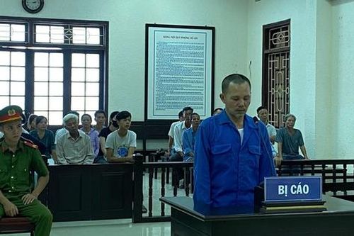 Đâm Phó Chánh án TAND huyện, lĩnh án 13 năm tù