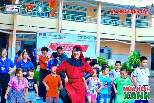 Chiến sĩ Mùa Hè Xanh ĐH Sư Phạm TP.HCM lan tỏa những giá trị dân tộc