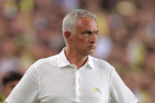 Đội bóng của HLV Mourinho vỡ mộng Champions League