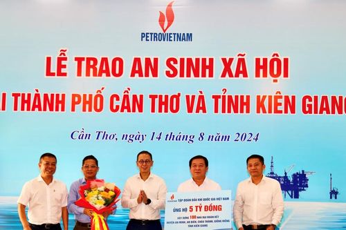 Cần Thơ, Kiên Giang tiếp nhận 6 tỷ đồng xây dựng nhà Đại đoàn kết