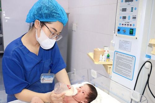Hồi sinh sự sống cho trẻ sơ sinh bị bỏ rơi trong cơn nguy kịch