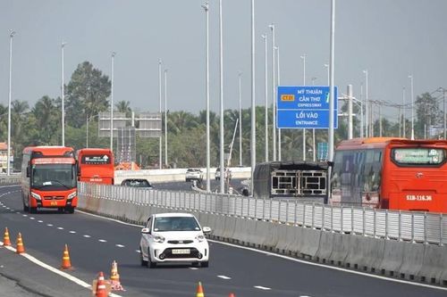 Thi công cao tốc Mỹ Thuận-Cần Thơ: Sửa đường, đền bù nhà dân bị nứt