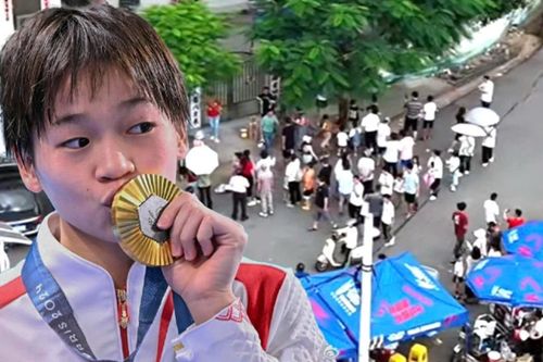Hàng nghìn người kéo về quê 'nữ hoàng nhảy cầu Trung Quốc' du lịch