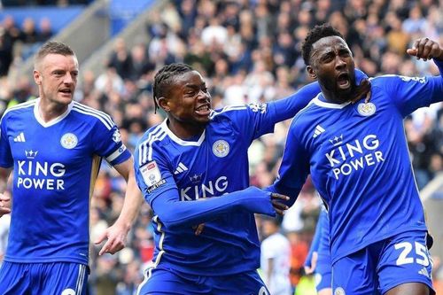 Leicester tránh được nguy cơ bắt đầu mùa giải với số điểm âm