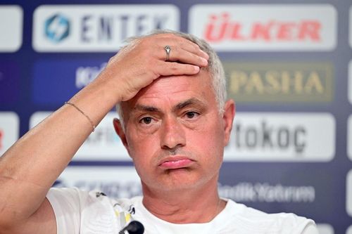 Vừa tái xuất không lâu, Mourinho và đội nhà thua ngay ở vòng loại Cúp C1