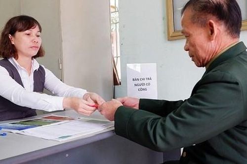 Người có công với cách mạng bao gồm những đối tượng nào?