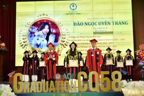 Nữ thủ khoa đạt cả 04 hạng mục khen thưởng của Giám đốc Học viện Tài chính