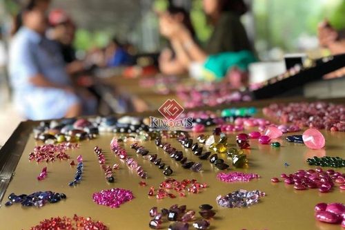 Đột nhập 'thủ phủ' đá quý lớn nhất Việt Nam