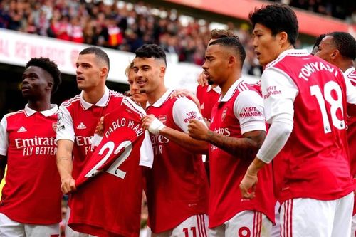 Arsenal sẽ lật đổ Man City mùa tới