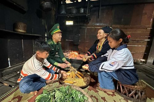 Rạng rỡ những điển hình tiên tiến trong vườn hoa thi đua Quyết thắng của BĐBP