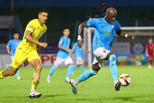 Bị FIFA ra lệnh cấm, một câu lạc bộ của V-League đối mặt nguy cơ xuống hạng