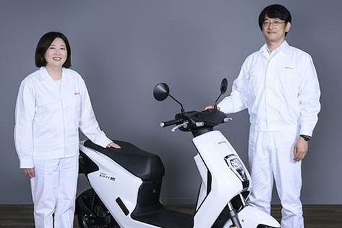 Honda trở thành nhà cung cấp xe máy điện cho đối thủ Yamaha