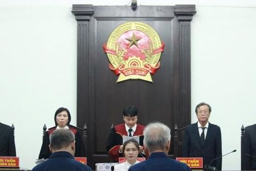 Xét xử vụ án nhận hối lộ tại Trung tâm Đăng kiểm xe cơ giới Khánh Hòa