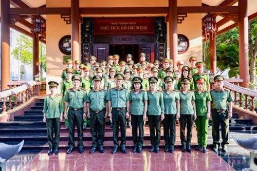 Nữ Công an TP Cần Thơ năng động, sáng tạo trong tình hình mới