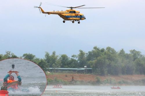 Xem trực thăng Mi-171 'bay treo' với tình huống cứu phi công gặp nạn