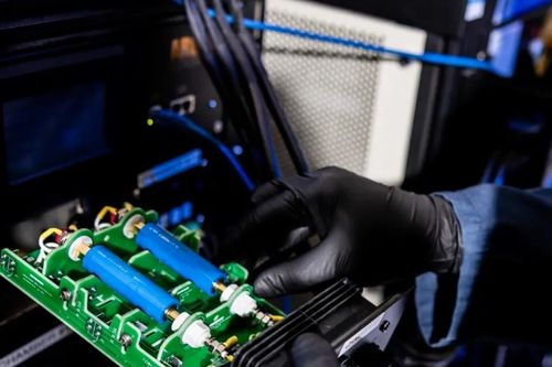Mỹ ra mắt pin xe điện sạc 10 phút đầy bình