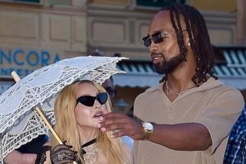 Madonna ra nước ngoài đón sinh nhật 66 tuổi với tình mới kém 38 tuổi