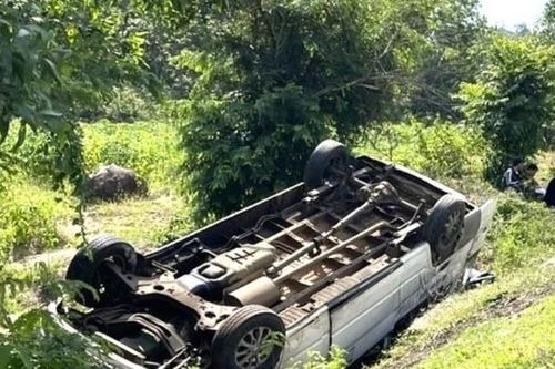 Giây phút xe khách 16 chỗ vào cua chao đảo rồi lật ngửa khiến 1 người tử vong