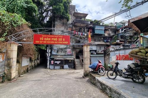 Hà Nội: Khu tập thể hơn 50 năm xuống cấp, vẫn được rao bán với giá từ 600 triệu đến 1 tỉ đồng