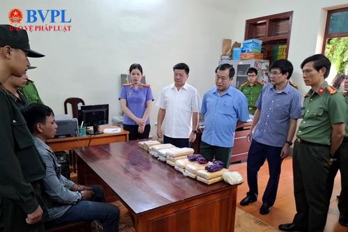 Bắt quả tang 1 đối tượng vận chuyển 11 bánh ma túy