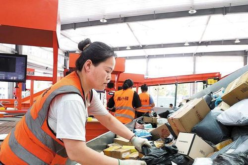 Vượt mốc 100 tỷ bưu kiện trong 8 tháng, thị trường tiêu dùng Trung Quốc bùng nổ