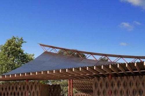 Ngôi làng ở Tanzania gây sốc khi xây dựng nhà ở mà 'không cần đến bêtông'