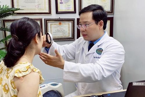 Chuyên gia cảnh báo rủi ro khôn lường từ những 'bác sĩ tiêm dạo'