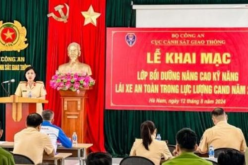 Honda Việt Nam khởi động chương trình tập huấn kỹ năng lái xe an toàn cho CBCS CSGT năm 2024