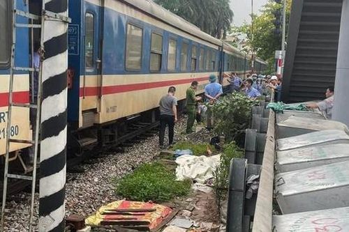 Bản tin TNGT 14/8: Một người đàn ông bị tàu hỏa tông tử vong khi băng qua đường sắt