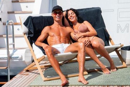 Bạn gái Ronaldo có bí quyết giải độc chẳng giống ai