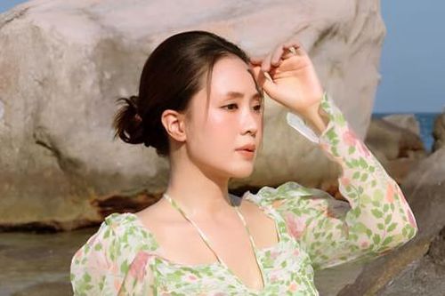 Hồng Diễm khoe vóc dáng nuột nà ở tuổi U50, 'ông xã' kém 3 tuổi liền có phản ứng gây bão