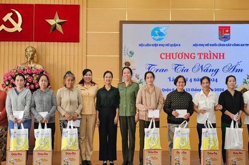 TPHCM: 'Trao tia nắng ấm' tiếp thêm động lực cho phụ nữ hoàn lương và trẻ em vượt khó học giỏi