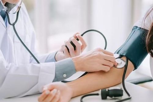 Độ tuổi nào nên đo huyết áp định kỳ?