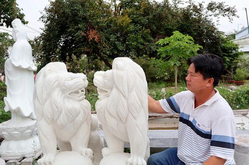 Phát triển kinh tế từ nghề chạm, khắc đá