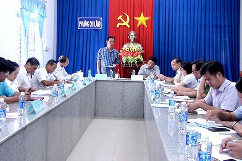 Bí thư Thị ủy Tịnh Biên Nguyễn Hồng Đức làm việc với phường Chi Lăng về công tác chuẩn bị Đại hội Đảng bộ các cấp