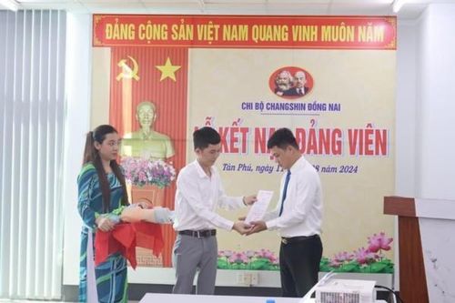 Chủ tịch Công đoàn cơ sở một công ty có vốn đầu tư nước ngoài tại huyện Tân Phú được kết nạp vào Đảng