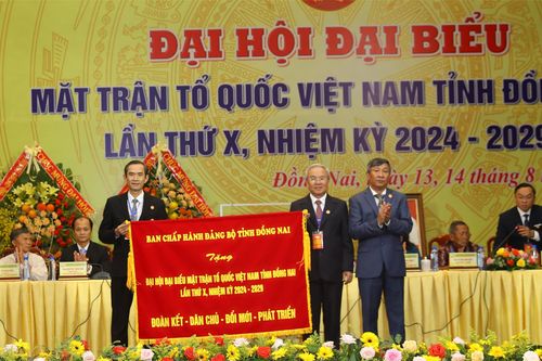 Đưa Mặt trận thực sự là tổ chức liên minh chính trị, liên hiệp tự nguyện, đại diện tiêu biểu cho ý chí và nguyện vọng của nhân dân