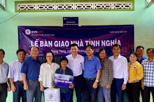 Điện lực Gia Lai trao nhà tình nghĩa cho gia đình chính sách