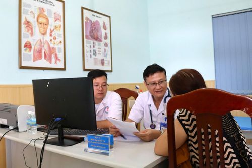 Lữ đoàn 101 và Bệnh viện Nội tiết Trung ương:: Khám, tư vấn sức khỏe cho cán bộ, chiến sĩ, người dân