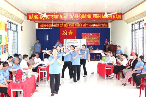 Ban Đại diện Hội người cao tuổi tỉnh: Tham quan, giới thiệu mô hình Câu lạc bộ Liên thế hệ tự giúp nhau tại Ninh Hòa